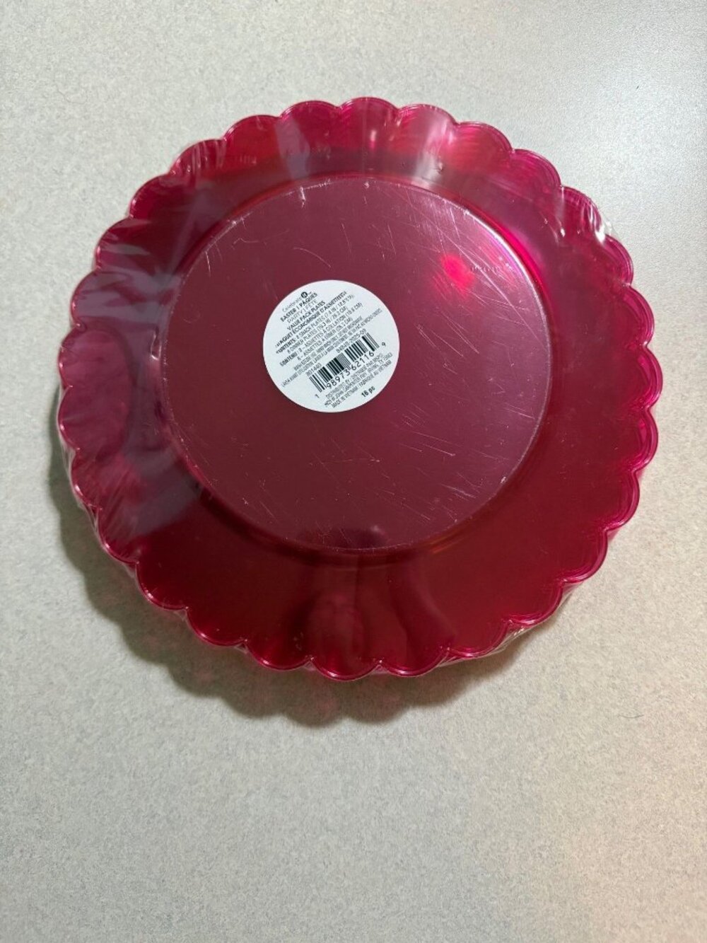 Scalloped Red Plastic Plates Set Of 16 For Elegant Dining Durable And Reusable - Picture 2 of 2